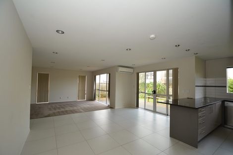 Photo of property in 5a Graham Avenue, Te Atatu Peninsula, Auckland, 0610