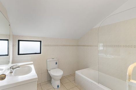 Photo of property in 2/14 Mossop Rise, Glenfield, Auckland, 0629