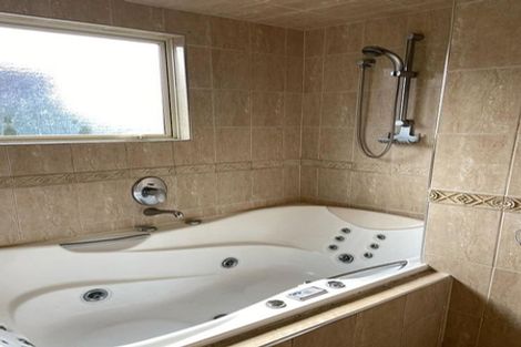 Photo of property in 2/43 Eastcliffe Road, Castor Bay, Auckland, 0620