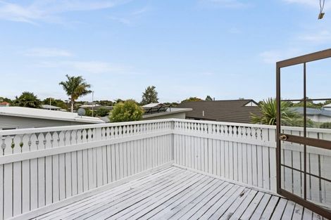 Photo of property in 2/2 Heretaunga Street East, Parkvale, Hastings, 4122