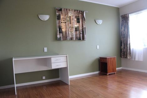 Photo of property in 3 Celeste Place, Totara Vale, Auckland, 0627