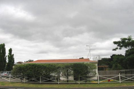 Photo of property in 1/285 Beach Haven Road, Birkdale, Auckland, 0626