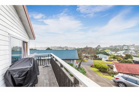Photo of property in 12a Jean Place, Stanmore Bay, Whangaparaoa, 0932