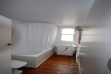 Photo of property in 168 Tasman Street, Mount Cook, Wellington, 6021