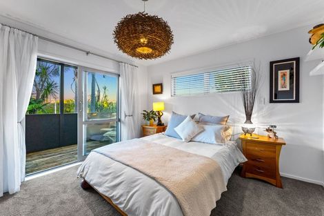 Photo of property in 2/962 Beach Road, Torbay, Auckland, 0630