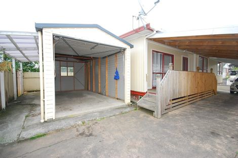 Photo of property in 2 Mcnaughton Avenue, Mangere East, Auckland, 2024
