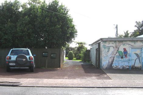 Photo of property in 5 Pomaria Road, Henderson, Auckland, 0610