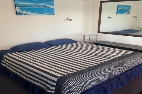 Photo of property in 18 Beach Street, Sandspit, Warkworth, 0982