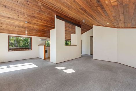 Photo of property in 11 Firle Place, Green Bay, Auckland, 0604