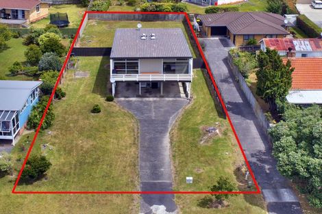 Photo of property in 121 Mcleod Road, Te Atatu South, Auckland, 0610