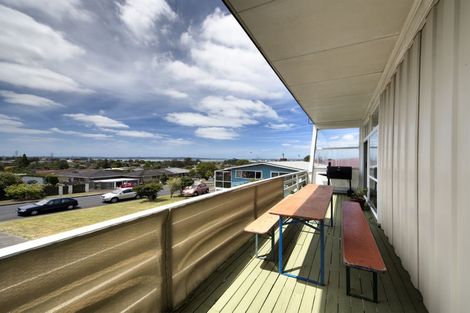 Photo of property in 121 Mcleod Road, Te Atatu South, Auckland, 0610
