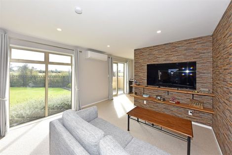 Photo of property in 18 Kahukura Road, Broomfield, Christchurch, 8042