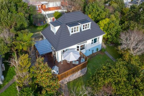 Photo of property in 28 Handyside Street, Tawa, Wellington, 5028