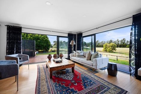 Photo of property in 216 Riverhead Road, Kumeu, 0892