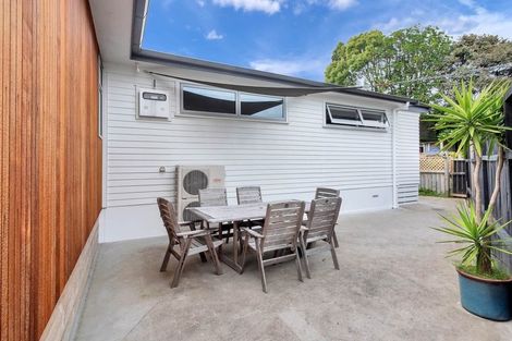 Photo of property in 9 Wharf Road, Te Atatu Peninsula, Auckland, 0610