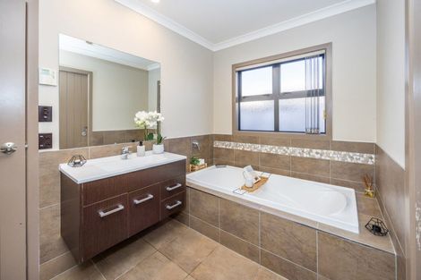 Photo of property in 4 Tarrango Way, Rototuna, Hamilton, 3210