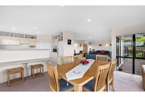 Photo of property in 2/37 Woodlands Crescent, Browns Bay, Auckland, 0630