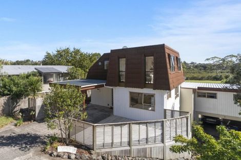 Photo of property in 16 Noall Street, Te Atatu Peninsula, Auckland, 0610