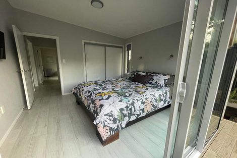Photo of property in 15 Old Lake Road, Narrow Neck, Auckland, 0624