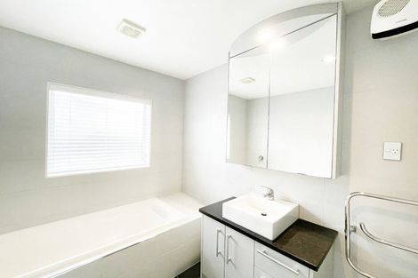 Photo of property in 9 Lucca Crescent, Flat Bush, Auckland, 2019