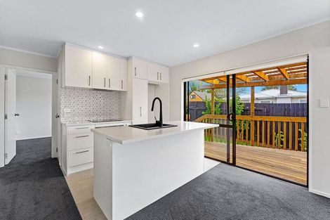 Photo of property in 2/222 Birkdale Road, Birkdale, Auckland, 0626