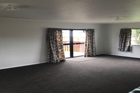 Photo of property in 1 Lowell Place, Massey, Auckland, 0614