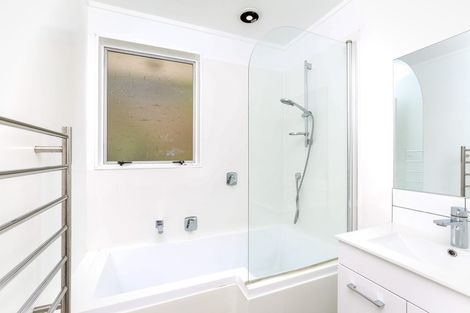 Photo of property in 5c Tahurangi Place, Spotswood, New Plymouth, 4310