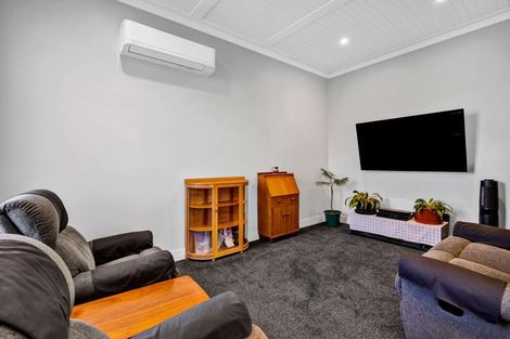 Photo of property in 42 Collins Street, Hawera, 4610