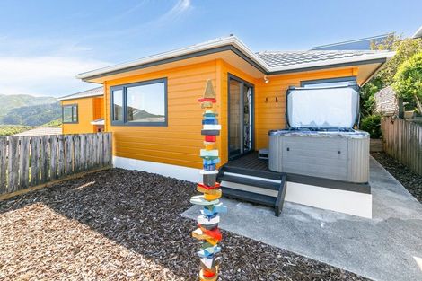 Photo of property in 15b Dargle Way, Island Bay, Wellington, 6023