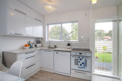 Photo of property in 1/83 Birkdale Road, Birkdale, Auckland, 0626