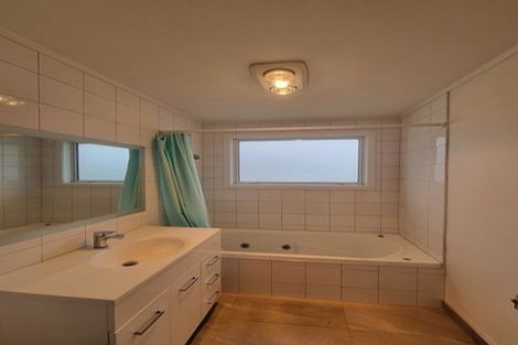 Photo of property in 95 Everglade Drive, Totara Heights, Auckland, 2105