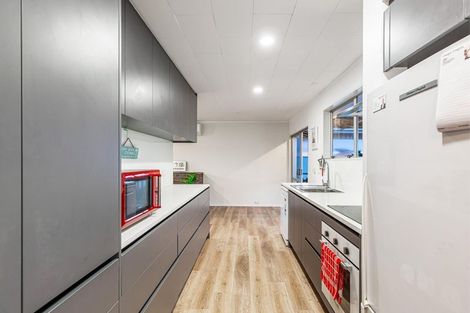 Photo of property in 12 Raelene Place, Massey, Auckland, 0614