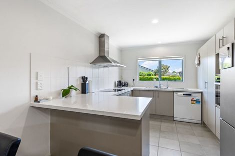 Photo of property in 4 Wakaroa Avenue, Te Atatu Peninsula, Auckland, 0610