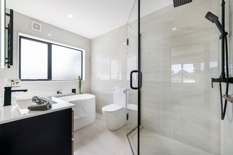 Photo of property in 7/90 Picasso Drive, West Harbour, Auckland, 0618