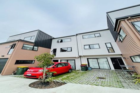 Photo of property in 6 Korama Lane, New Lynn, Auckland, 0600