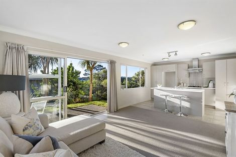Photo of property in 9 Kittiwake Drive, Schnapper Rock, Auckland, 0632