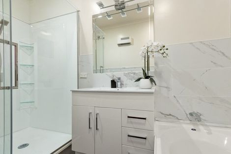 Photo of property in 14 Kingsgate Lane, Havelock North, 4130