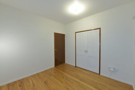 Photo of property in 32 Te Atatu Road, Te Atatu South, Auckland, 0610