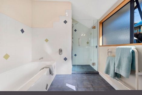 Photo of property in 18 Beulah Avenue, Rothesay Bay, Auckland, 0630