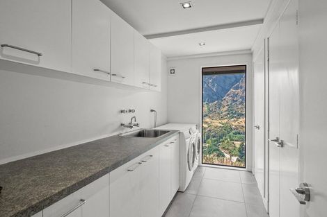 Photo of property in 12 Crow's Nest Road, Arthurs Point, Queenstown, 9371