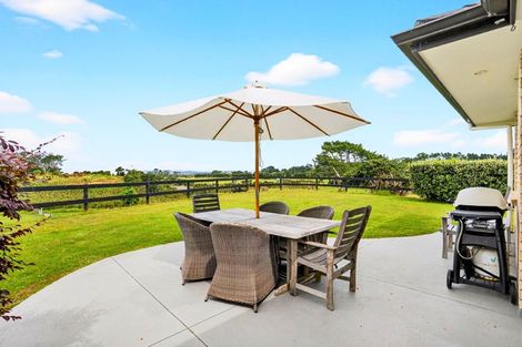 Photo of property in 1014 South Head Road, South Head, Helensville, 0874