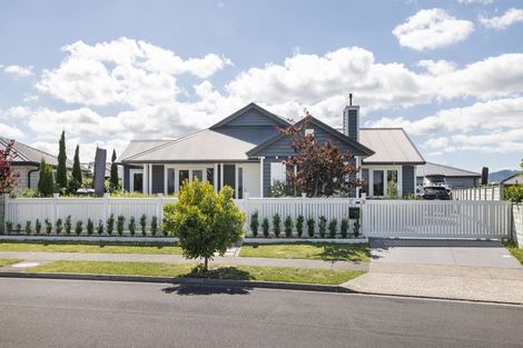 Photo of property in 17 Matepu Crescent, Pyes Pa, Tauranga, 3112
