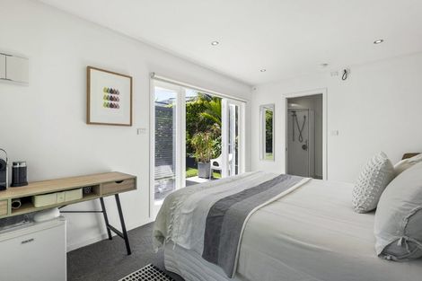 Photo of property in 165 Vauxhall Road, Narrow Neck, Auckland, 0624