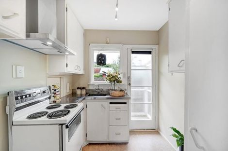 Photo of property in 23 Landsdowne Terrace, Cashmere, Christchurch, 8022