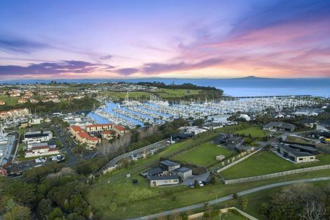 Photo of property in 9 Laguna Place, Matakatia, Whangaparaoa, 0930