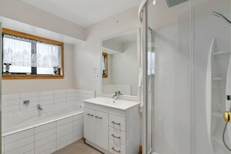 Photo of property in 8 Meadowstone Drive, Wanaka, 9305