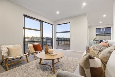 Photo of property in 22 Symes Drive, Red Beach, 0932