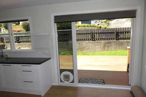 Photo of property in 16 Omega Street, Newlands, Wellington, 6037