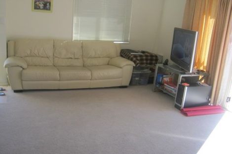 Photo of property in 3/57 Gladstone Road, Northcote, Auckland, 0627