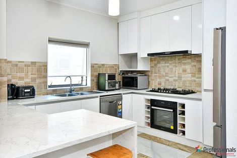 Photo of property in 4225a Great North Road, Glendene, Auckland, 0602